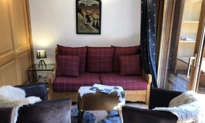 Living area - Apartment in Meribel Near Ski Slopes (Les Allues)