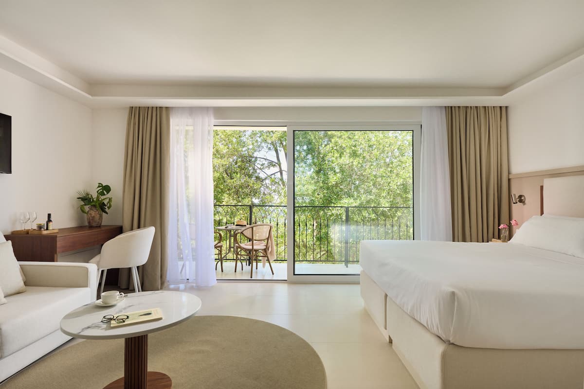 Junior Suite, Garden View (Villas) | Premium bedding, minibar, in-room safe, blackout drapes