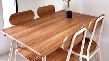 Condo, 1 Bedroom, Accessible, Smoking | Dining