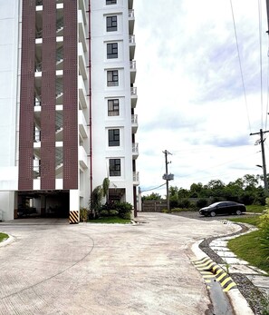 Condo, 1 Bedroom, Accessible, Smoking | Parking | Free self parking