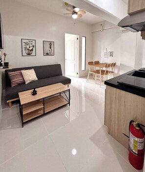 Condo, 1 habitación, con acceso para personas discapacitadas, para fumadores | Sala de estar