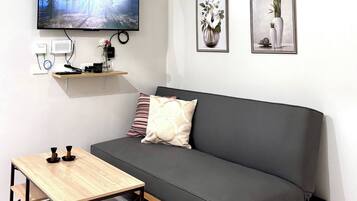Condo, 1 Bedroom, Accessible, Smoking | Living room