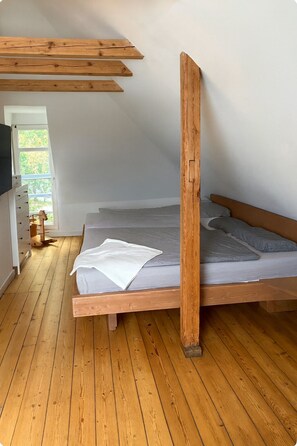 2 bedrooms, iron/ironing board, Internet, bed sheets - City apartment on the historic Wall in Aurich (Aurich)