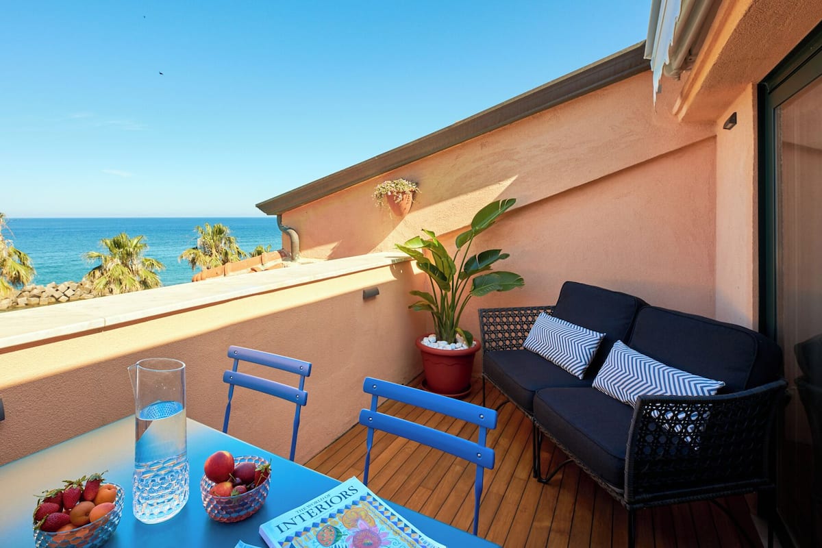 Superior Studio Suite, Sea View | Free WiFi