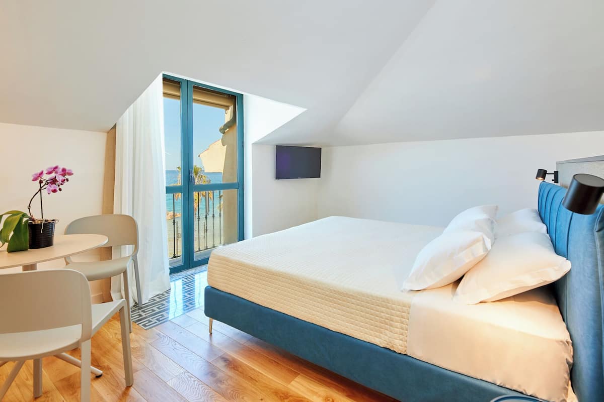 Classic Double Room, Sea View | Free WiFi