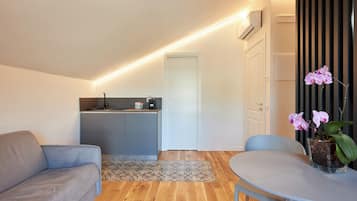 Standard Triple Room, Pool View | Private kitchen