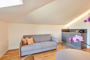 Standard Triple Room, Pool View | Free WiFi - Via Lungomare De Simone (Santa Maria di Castellabate)