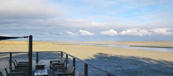 “South Loft Room” – Sunny Comfort Under the Beams