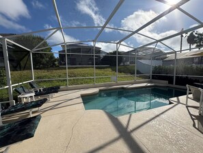 A heated pool - Disney Retreat! 15 Mins Away + Private Pool & Golf Views – The Gleneagles Escape (Davenport)