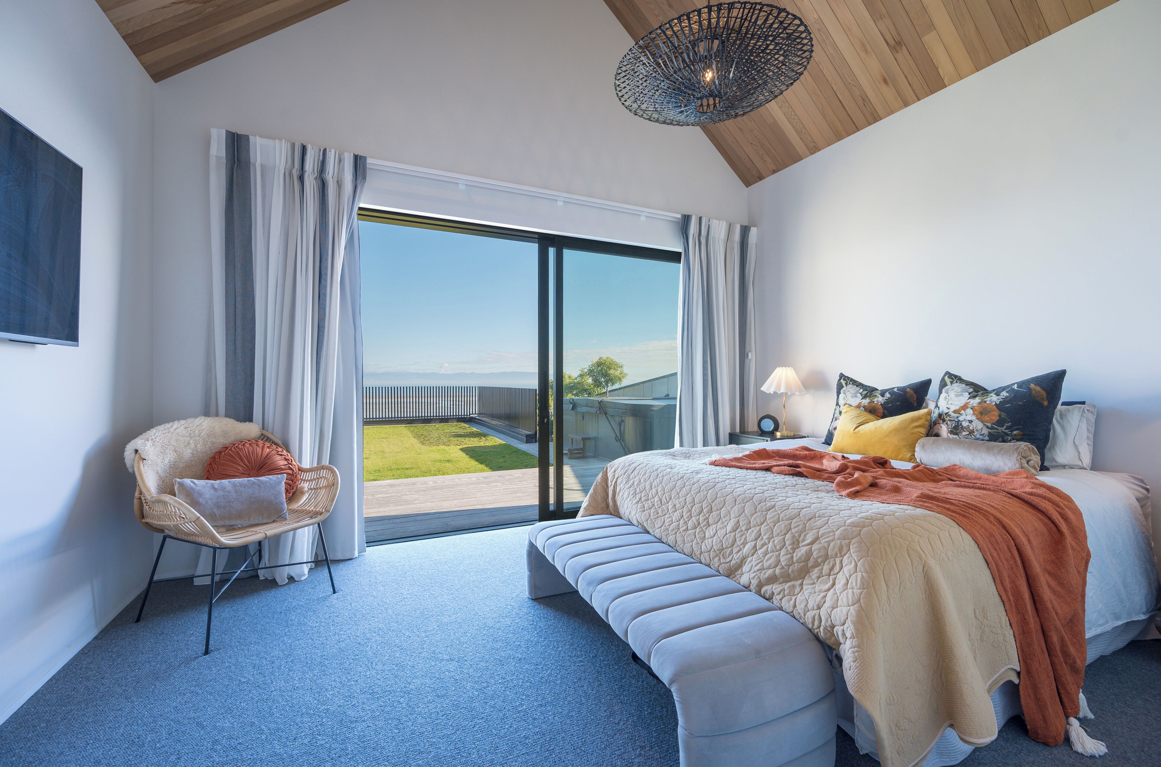 4 bedrooms, iron/ironing board, WiFi