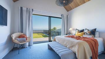 4 bedrooms, iron/ironing board, WiFi