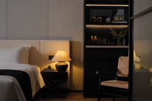 Habitación clásica con 2 camas individuales, vista a la colina | Cortinas blackout, insonorización y wifi gratis 