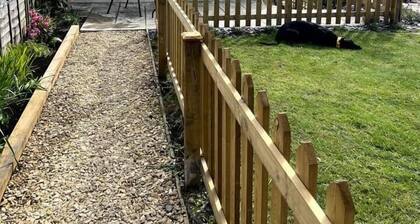 The Dog House, Mere - Dog Friendly Cottage with Parking