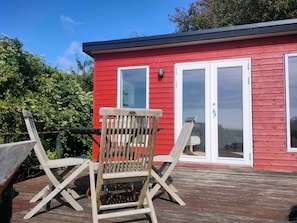 A red building with white-framed windows and a sliding glass door. - 5 Star Holiday Home in Ebberup (Ebberup)