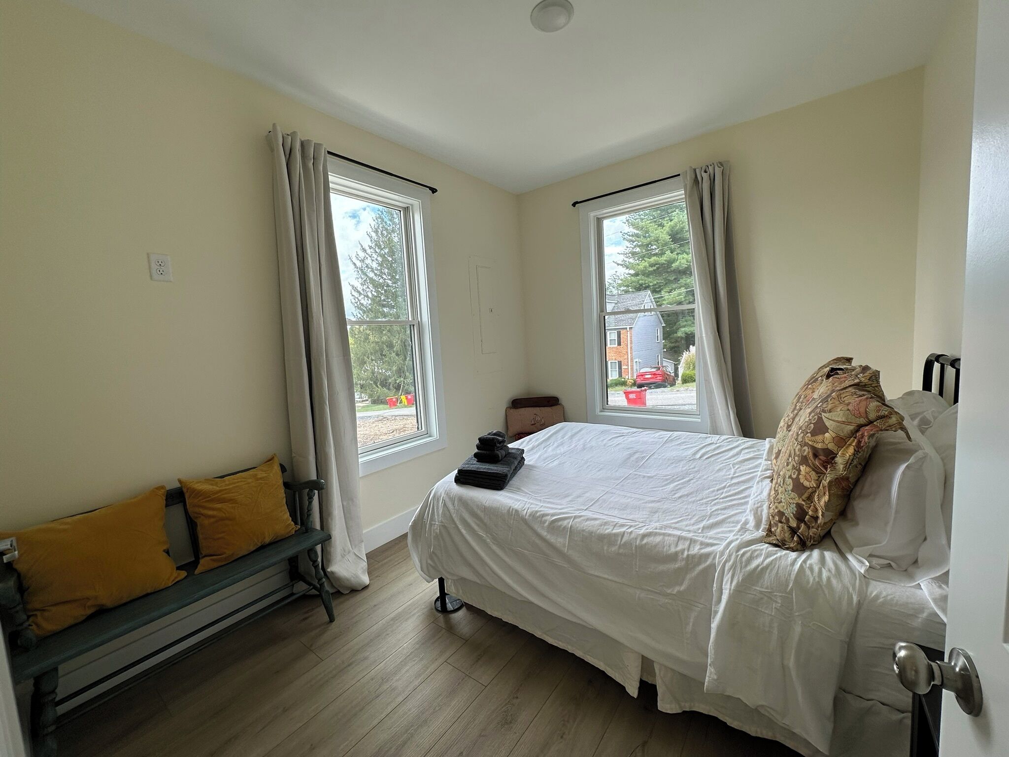 3 bedrooms, WiFi (free), bed sheets