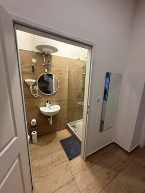 Basic-Apartment | Badezimmer