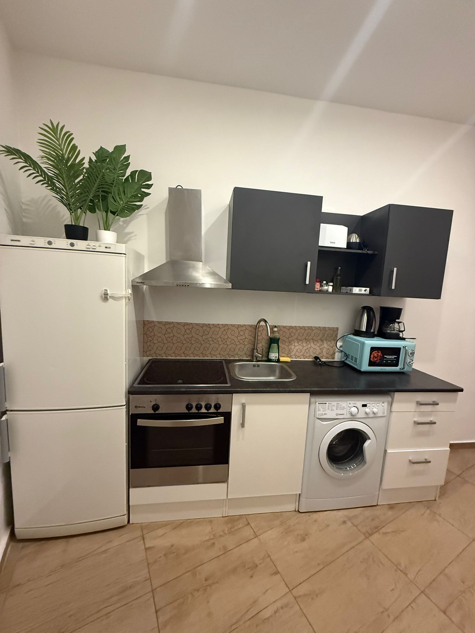 Basic-Apartment | Eigene Küche | Kühlschrank, Mikrowelle, Ofen, Herdplatte