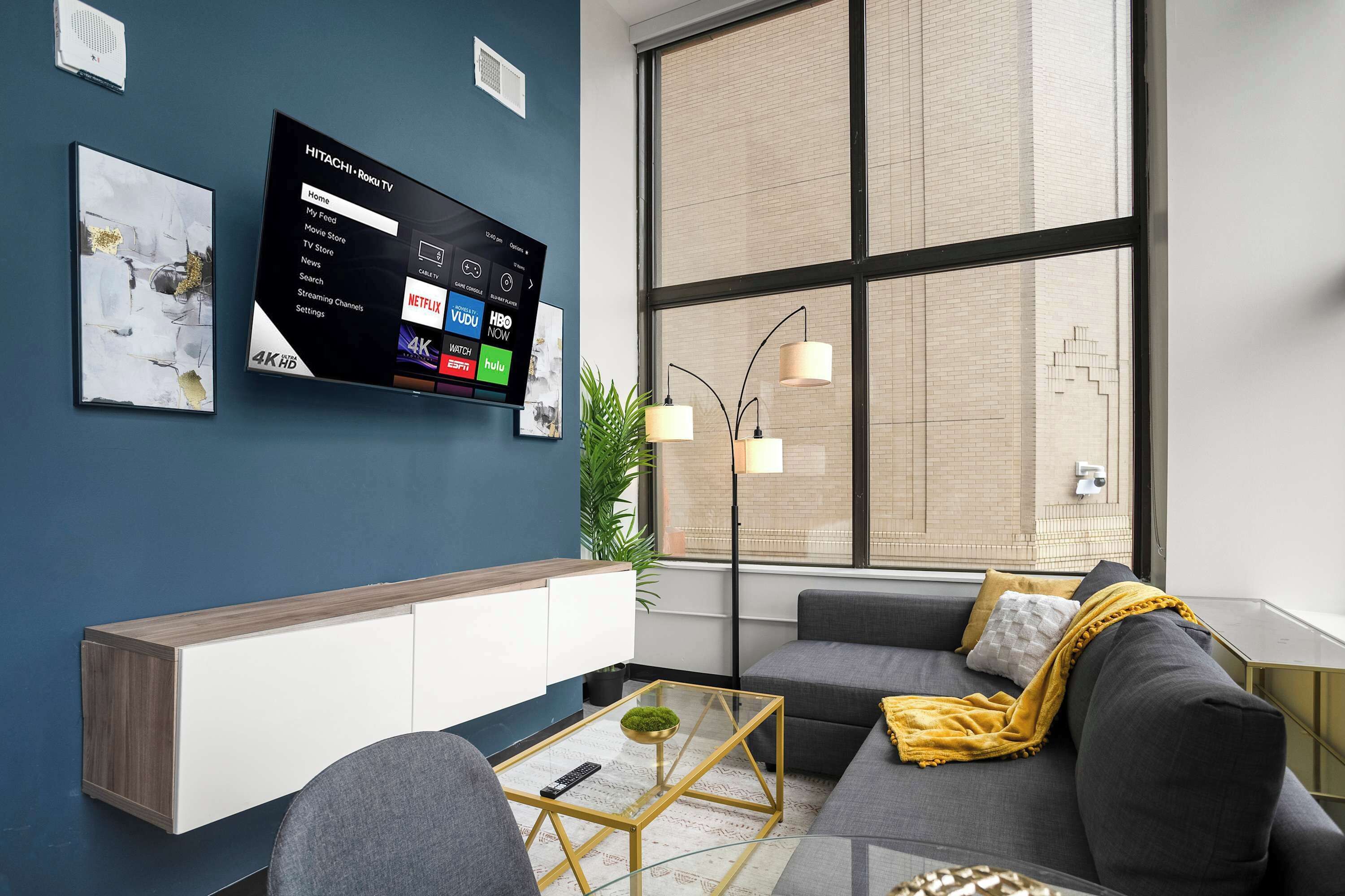 Televisión y oficina 