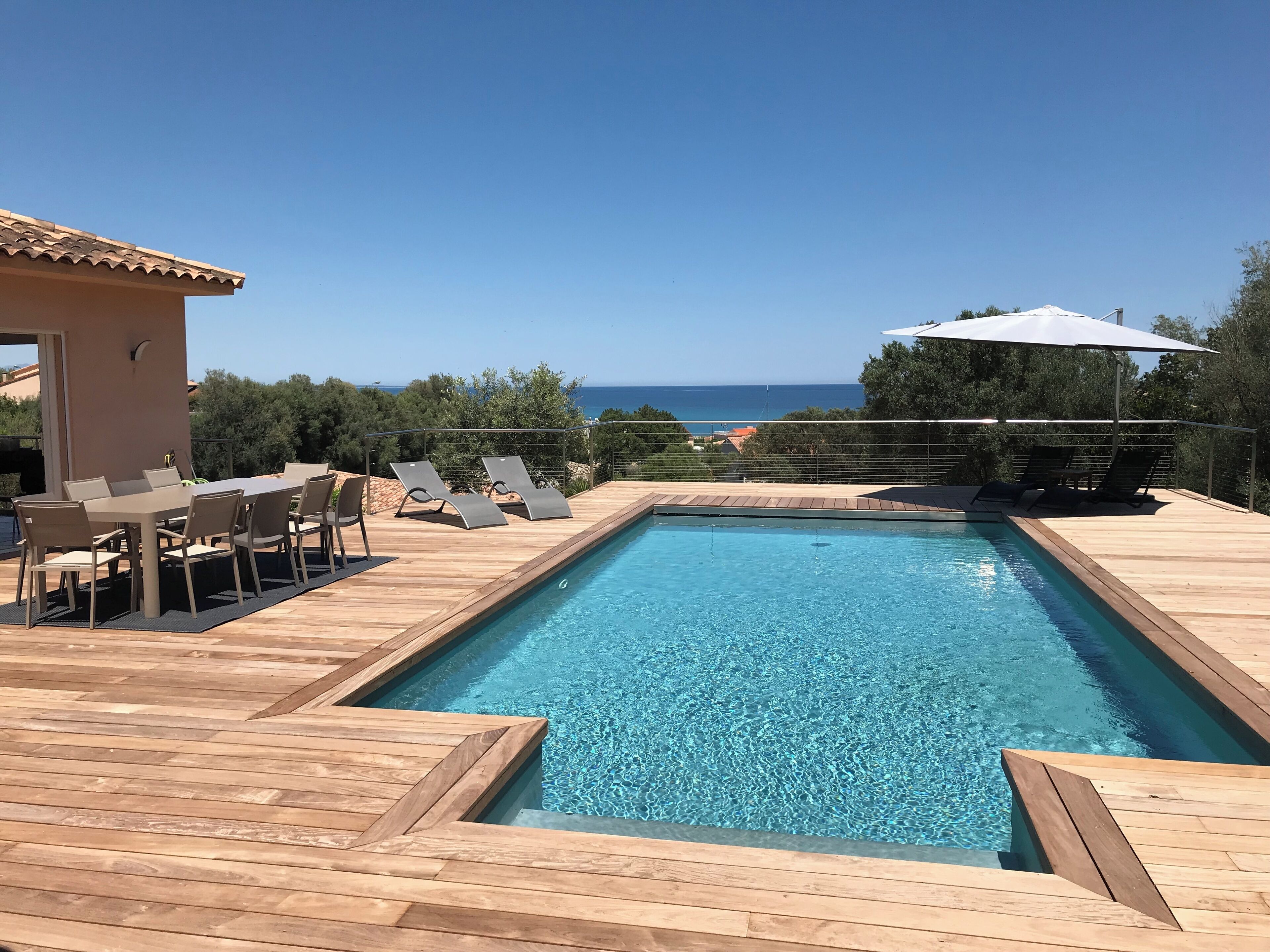 Piscine couverte, piscine extérieure