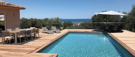 Piscine couverte, piscine extérieure