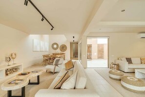 TV - Salgados Premium Beach Villa by DA'Home (Albufeira)