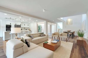 TV - Salgados Premium Beach Villa by DA'Home (Guia)