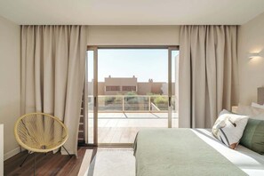 4 habitaciones, tabla de planchar con plancha, cuna de viaje y wifi 