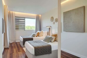 4 habitaciones, tabla de planchar con plancha, cuna de viaje y wifi 