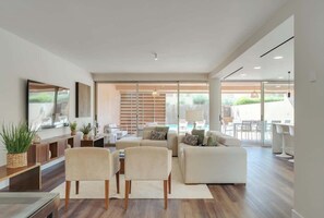 TV - Salgados Premium Beach Villa by DA'Home (Guia)