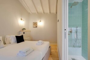 1 bedroom, iron/ironing board, travel cot, WiFi