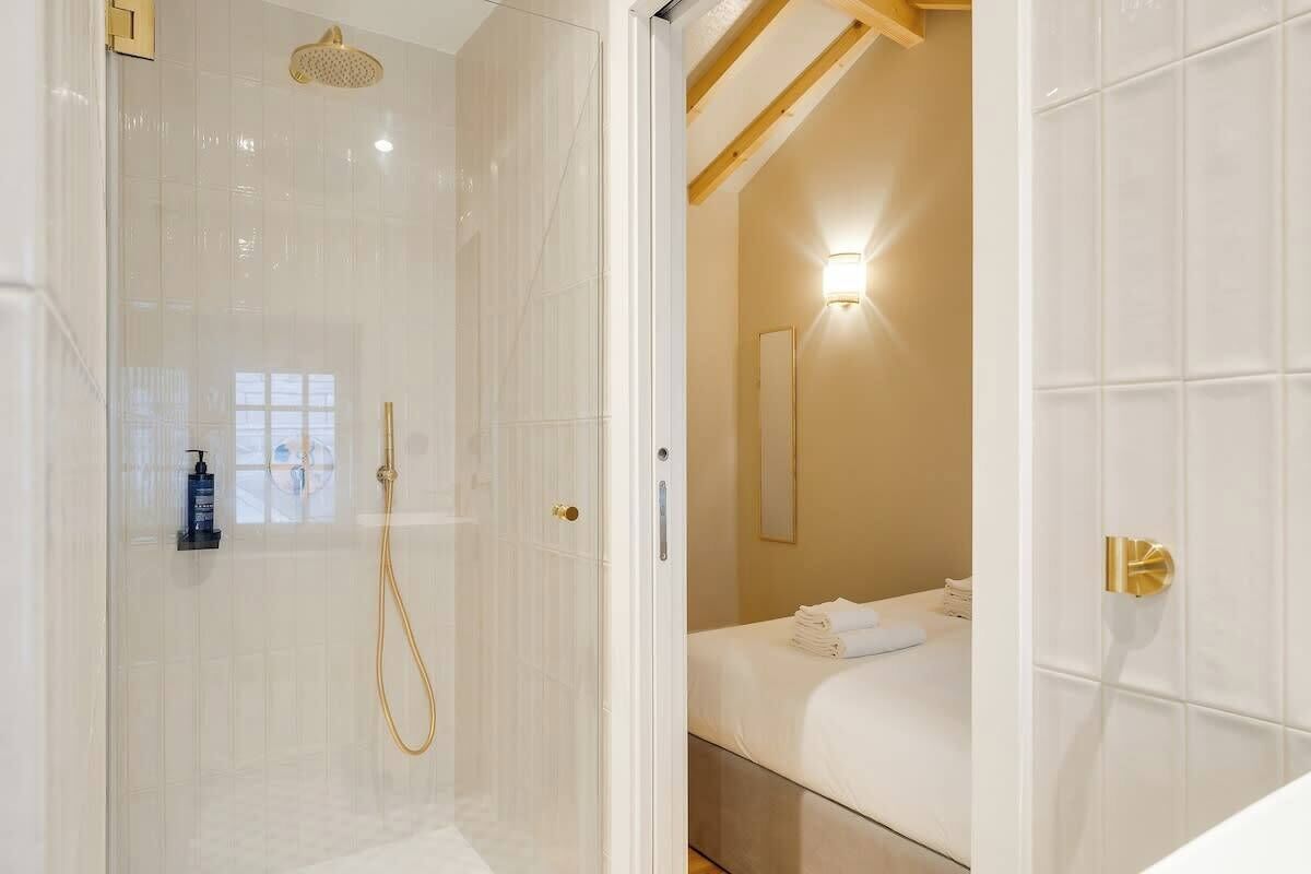 Shower, hair dryer, shampoo