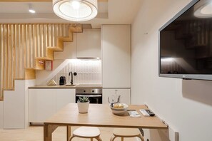 Fridge, oven, stovetop, coffee/tea maker - Figueirôa Four Houses by DA'Home #Rattan (Porto)