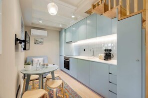 Fridge, oven, stovetop, coffee/tea maker - Figueirôa Four Houses by DA'Home #Sal (Porto)