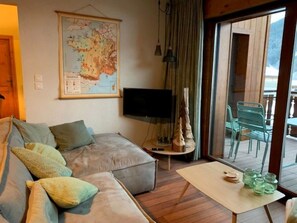 Apartment | Living room - Spacious Apartment With Balcony in the French Alps (La Chapelle-d'Abondance)