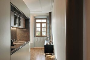 Refrigerador, microondas, parrilla de estufa y lavavajillas 