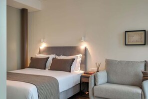 Iron/ironing board, travel cot, WiFi, bed sheets