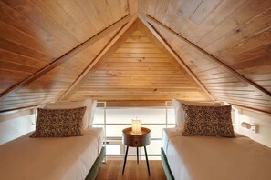 Iron/ironing board, travel cot, WiFi, bed sheets