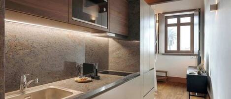 Fridge, microwave, stovetop, dishwasher