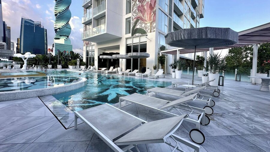 Luxury apt in Panama City 2 Rooms 3 Baths & Office