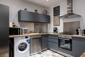 Kühlschrank, Mikrowelle, Ofen, Herdplatte