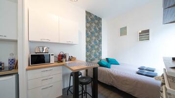 1 slaapkamer, een strijkplank/strijkijzer, wifi, beddengoed