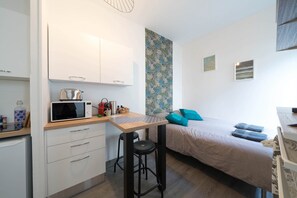 1 chambre, fer et planche à repasser, Wi-Fi, draps fournis