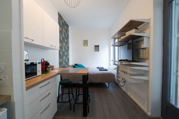 1 chambre, fer et planche à repasser, accès au Wi-Fi (inclus)