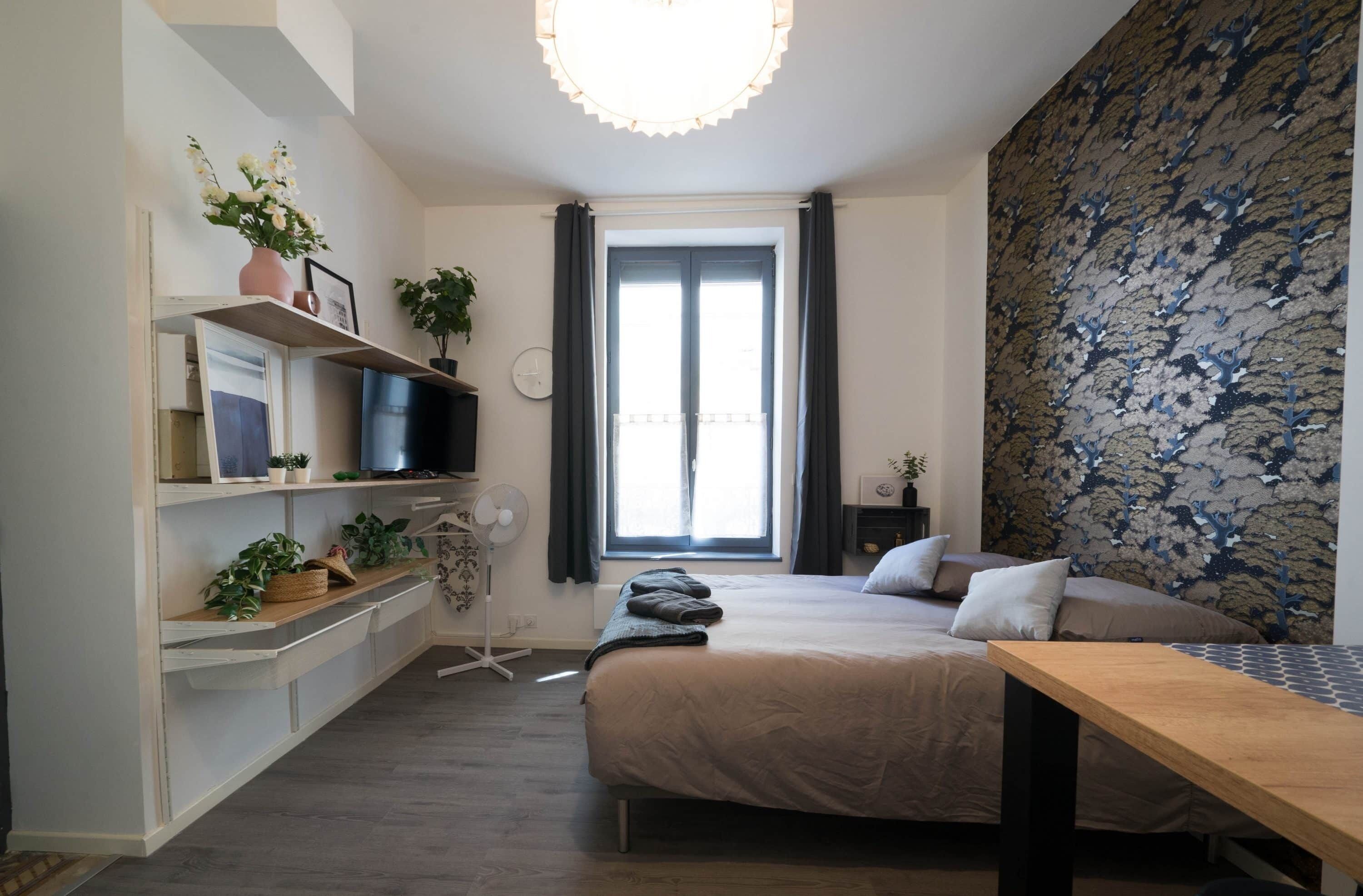 1 habitación, tabla de planchar con plancha, wifi gratis y ropa de cama 