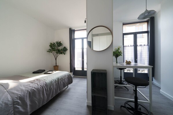 1 habitación, tabla de planchar con plancha, wifi y ropa de cama 