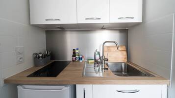 Fridge, microwave, stovetop, toaster