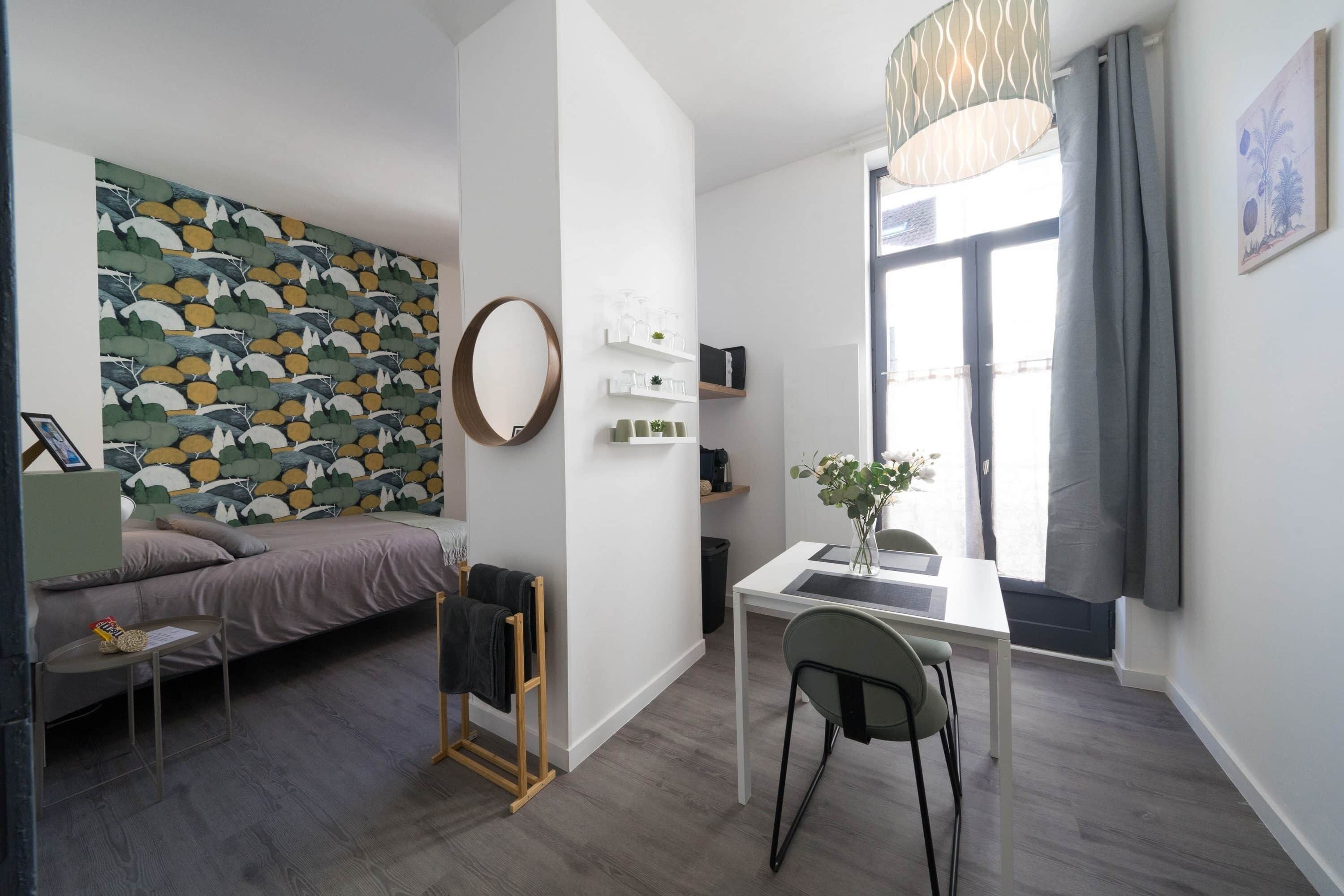 1 habitación, tabla de planchar con plancha, wifi gratis y ropa de cama 