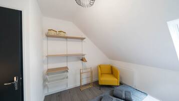 3 slaapkamers, een strijkplank/strijkijzer, gratis wifi, beddengoed