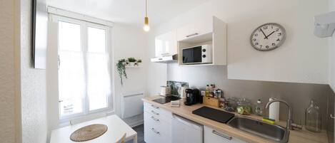 Fridge, microwave, stovetop, toaster