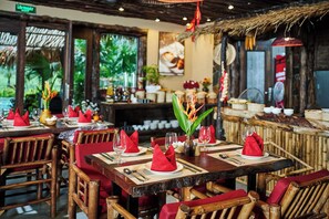 Free daily buffet breakfast - Tam Coc Oasis Resort & Spa (Hoa Lu)